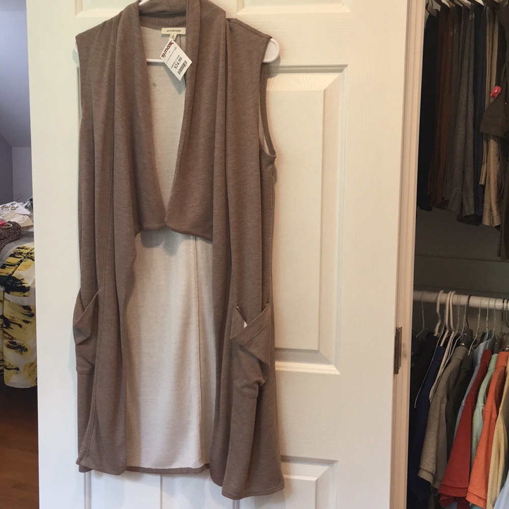 ❗️Price Drop❗️Sleeveless long sweater